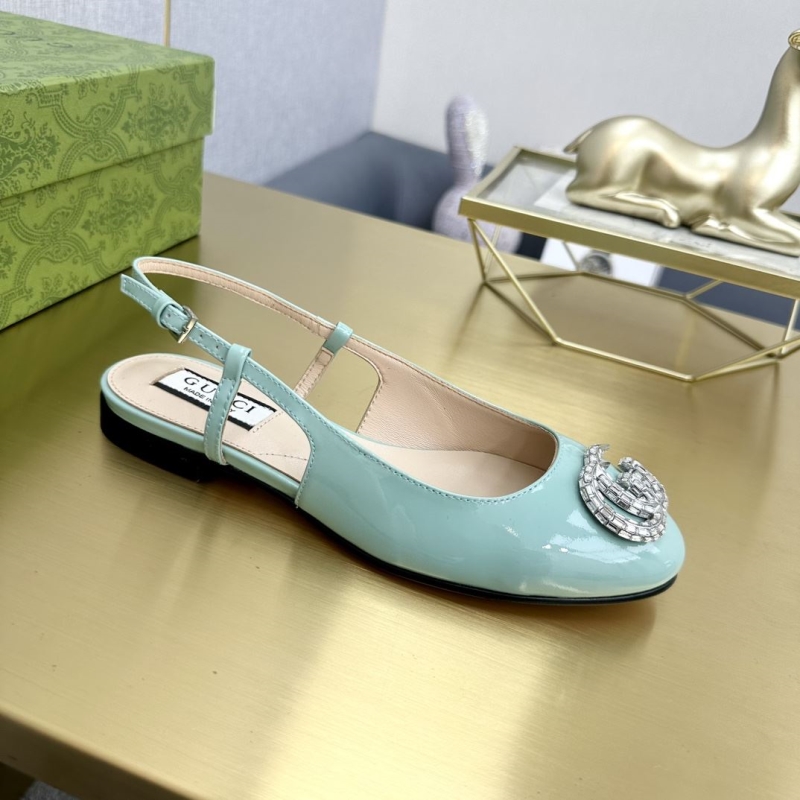 G*u*i flat shoes
